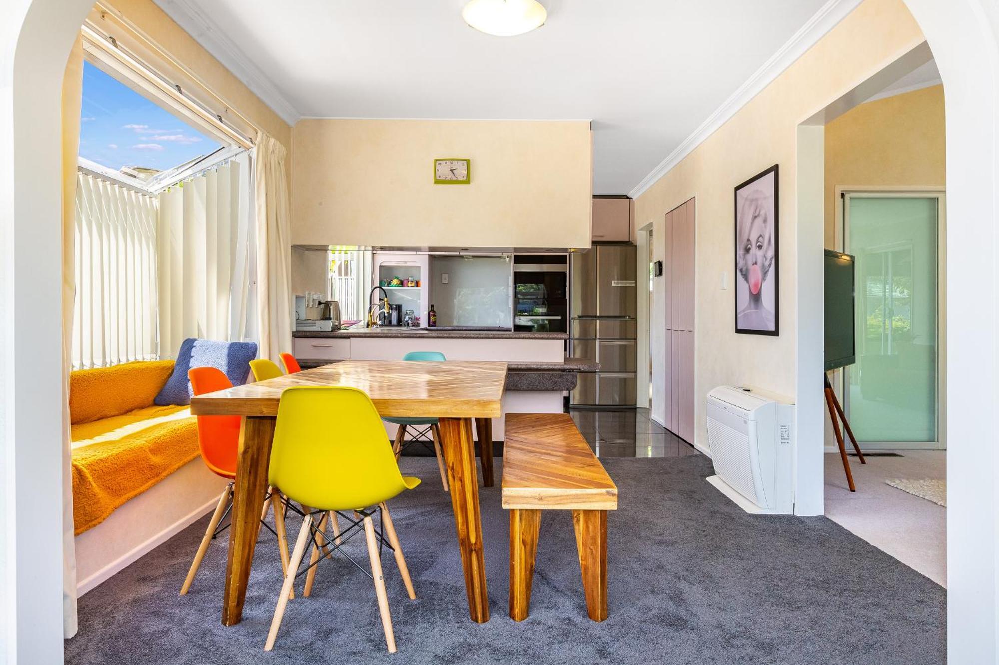Retro 4 Bedroom Home, Warm And Welcoming, Quiet Location Porirua Exterior foto